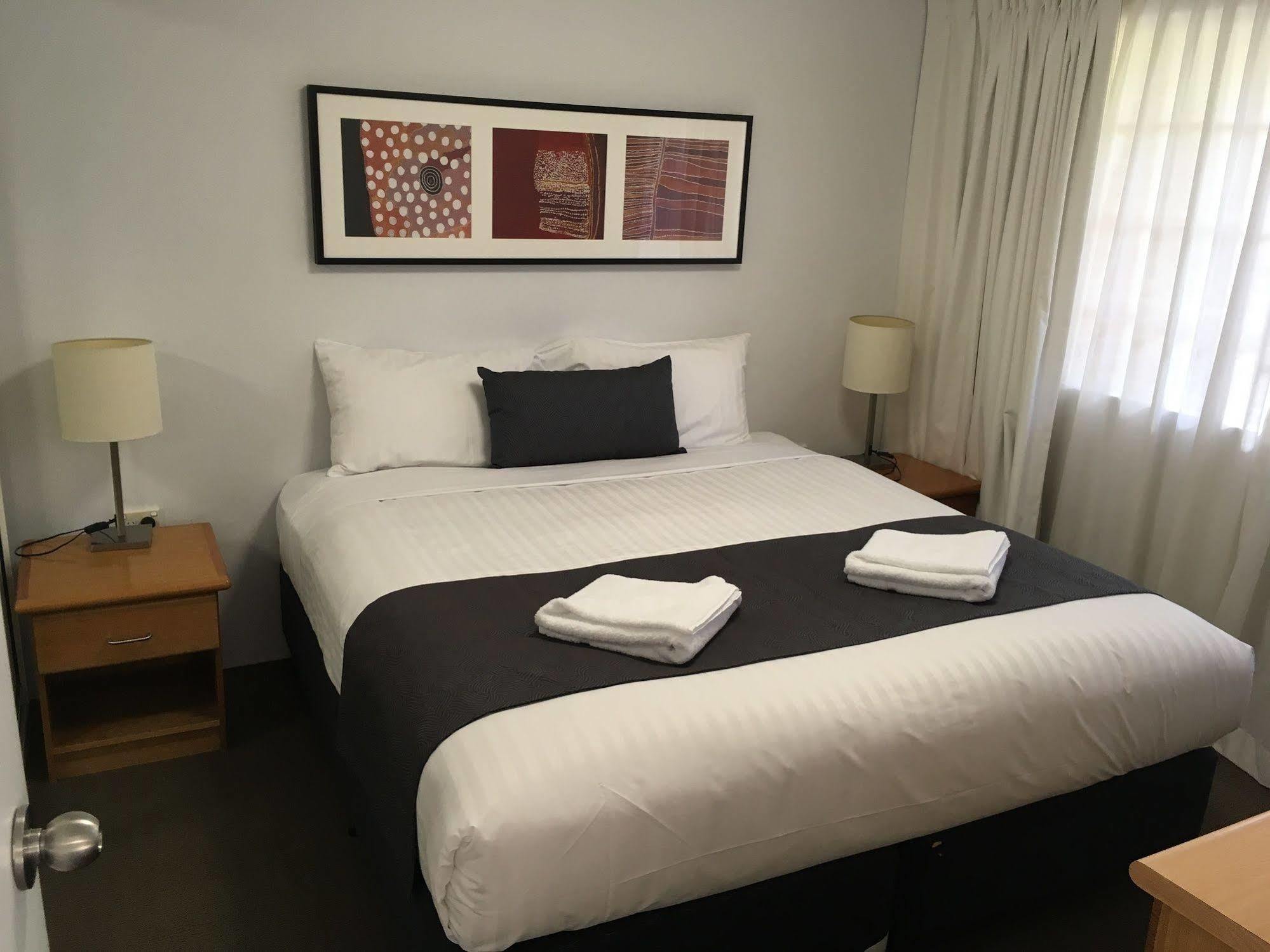 Oxley Court Serviced Apartments Canberra Bagian luar foto