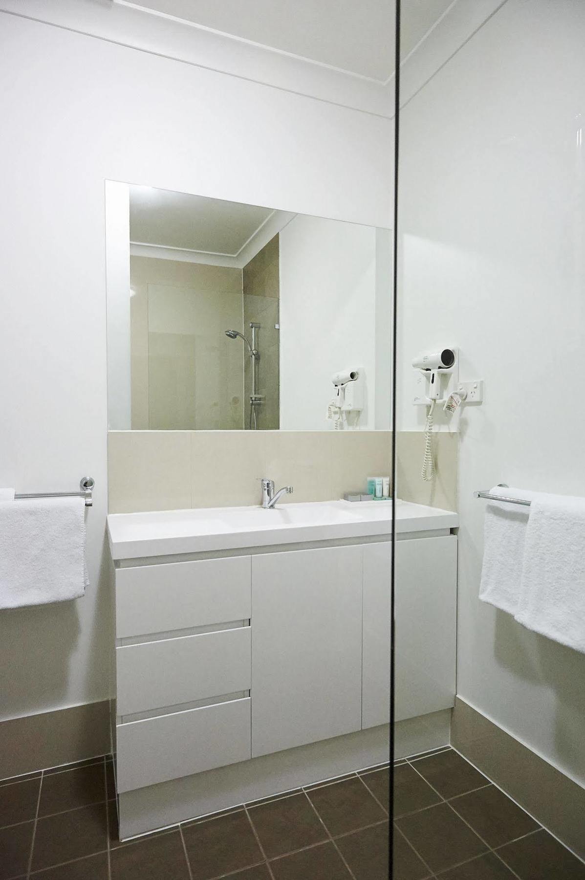 Oxley Court Serviced Apartments Canberra Bagian luar foto